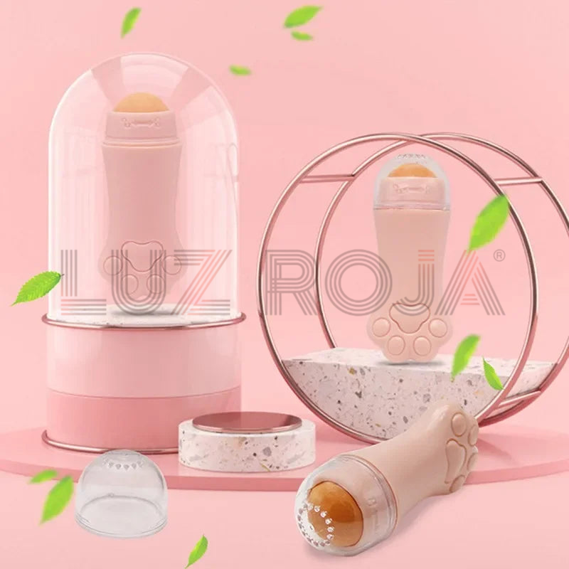 Cat paw shaped oil absorbent roller