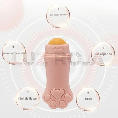 Cat paw shaped oil absorbent roller